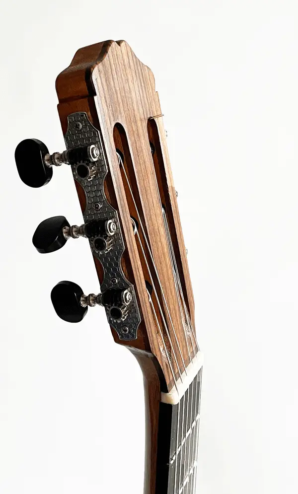 classic-guitar-naffory-nr17-headstock.webp