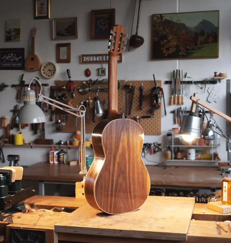 naffory-guitar-nr25-back-2.webp